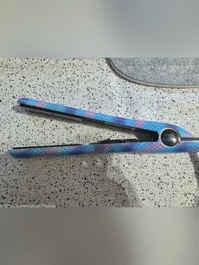 Hair Candy Mermaid Scale Flat Iron in Iridescent Blue-Purple
